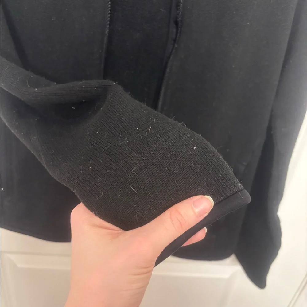 Patagonia Black Full-Zip Fleece Jacket with Small Logo - Picture 8 of 14